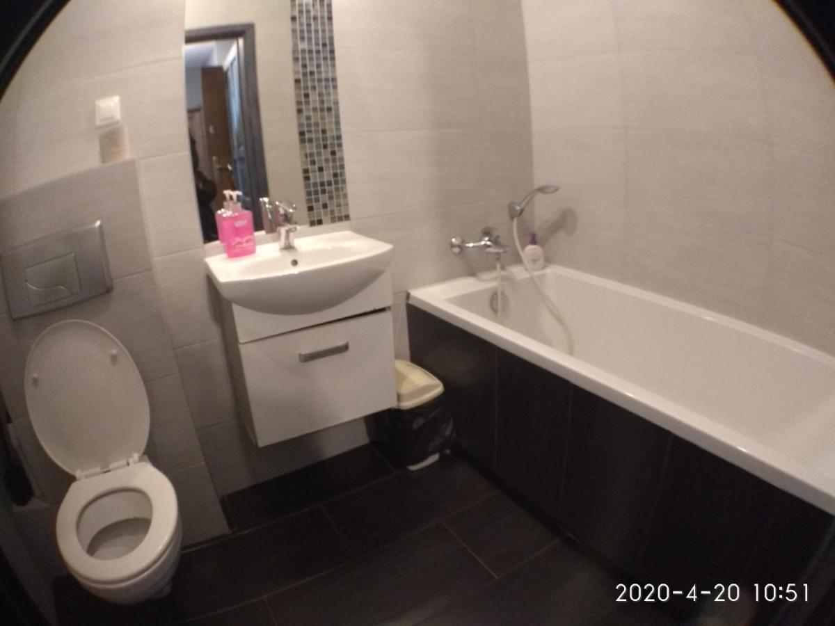 2060 Zwyciestwa 5G - Tanie Pokoje W Apartamencie - Samodzielne Zameldowanie - Self Check In Poznan Dış mekan fotoğraf